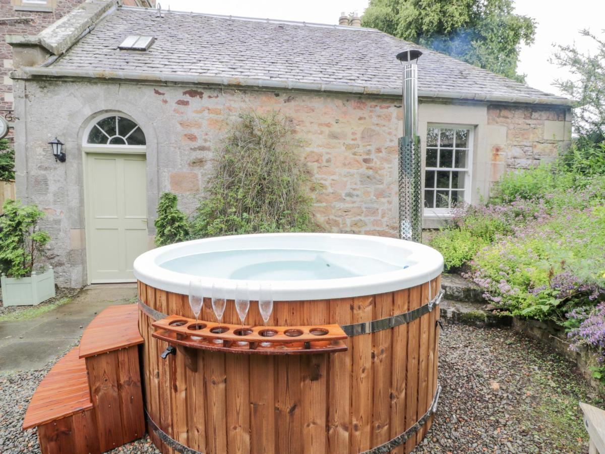 Trefoil Cottage Biggar Exterior photo